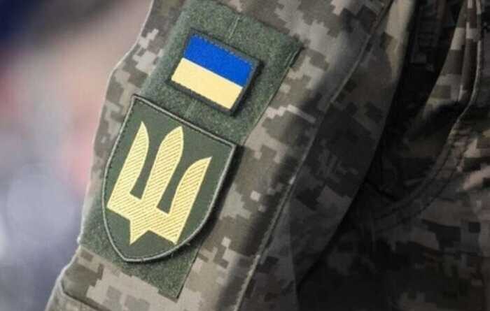 У Києві поліцейські та працівники ТЦК силою витягли чоловіка з машини прямо на дорозі