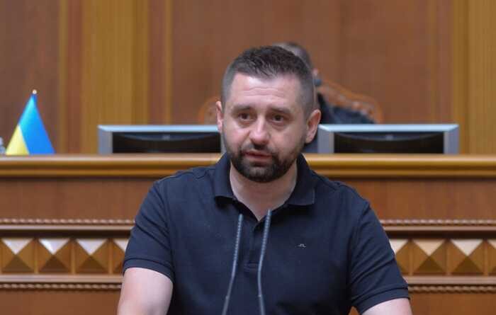 15–25 мільйонів доларів: голова нардепів «Слуги народу» Давид Арахамія міг таємно придбати найбільшу мережу Telegram-каналів "Труха"