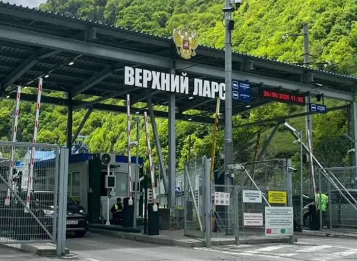 Черги на кілька кілометрів: росіяни масово тікають до Грузії через чутки про осінню мобілізацію