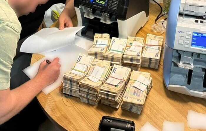 НАБУ показало кадри обшуків у справі Мудрої, Микитася та Столара