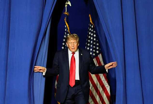 Трамп активніше брендує державні ресурси своїм ім’ям та виставляє Секретній службі рахунки за хот-доги — WP
