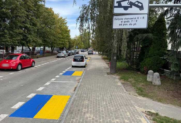 У Польщі спалахнув скандал через жовто-сині паркомісця: місцеві вирішили, що їх зробили для українців